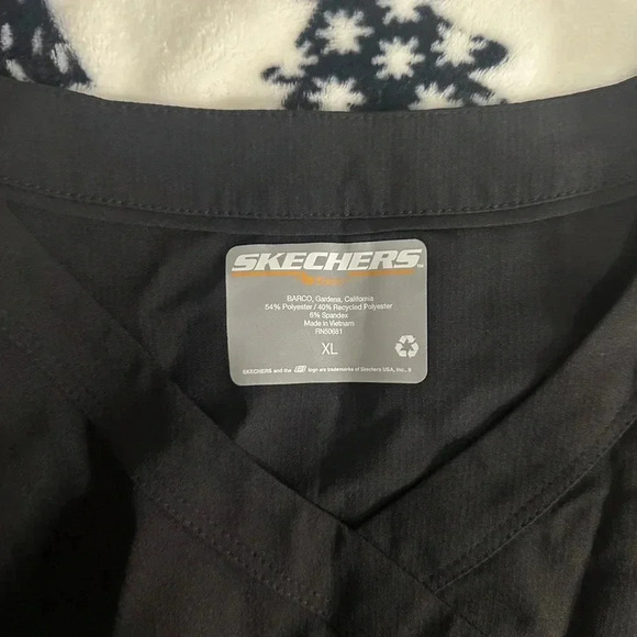 Skechers scrub top size extra large - Picture 2 of 2